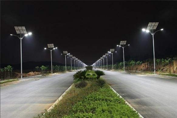 東莞七度照明工業(yè)園區(qū)太陽能路燈安裝效果