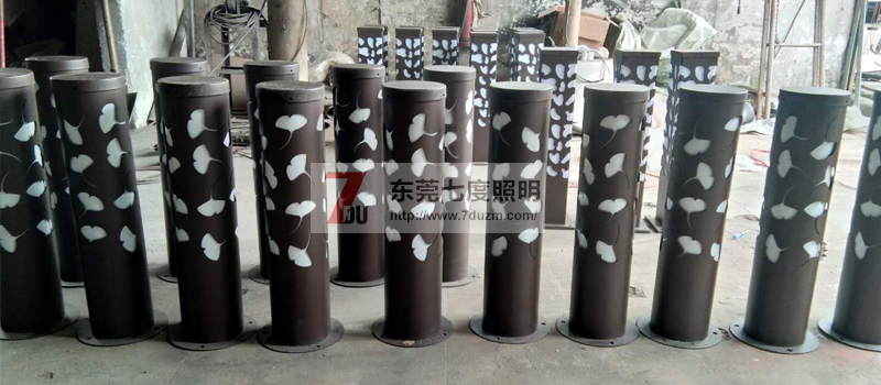 七度(QDCPD-002)割花鏤空圓柱LED草坪燈生產實拍圖片