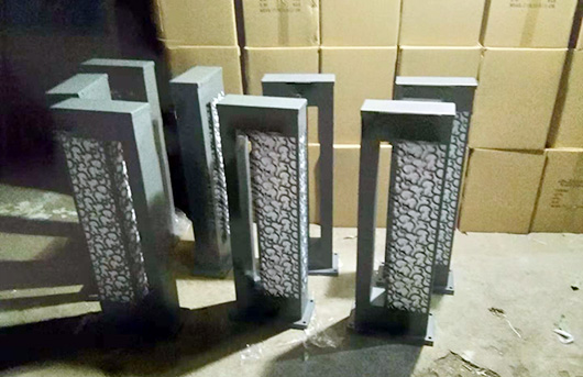 七度照明(QDCPD-006)定制鏤空割花現代草坪燈生產實拍圖片