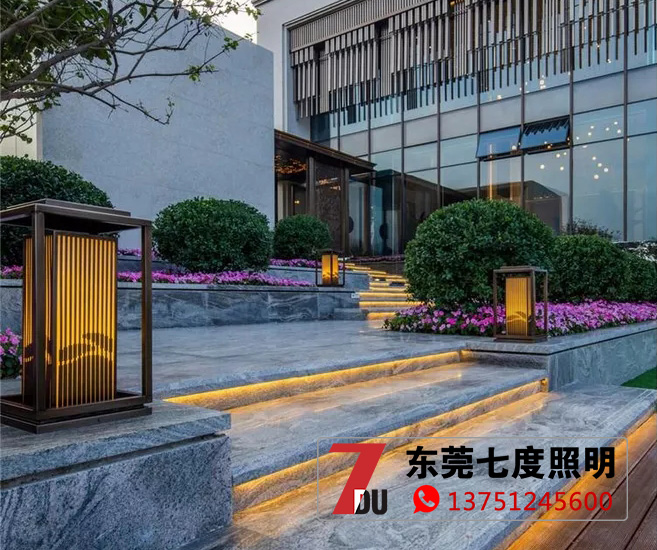 鍍銅拉絲不銹鋼草坪燈\柱頭燈商務園區安裝實拍效果圖片