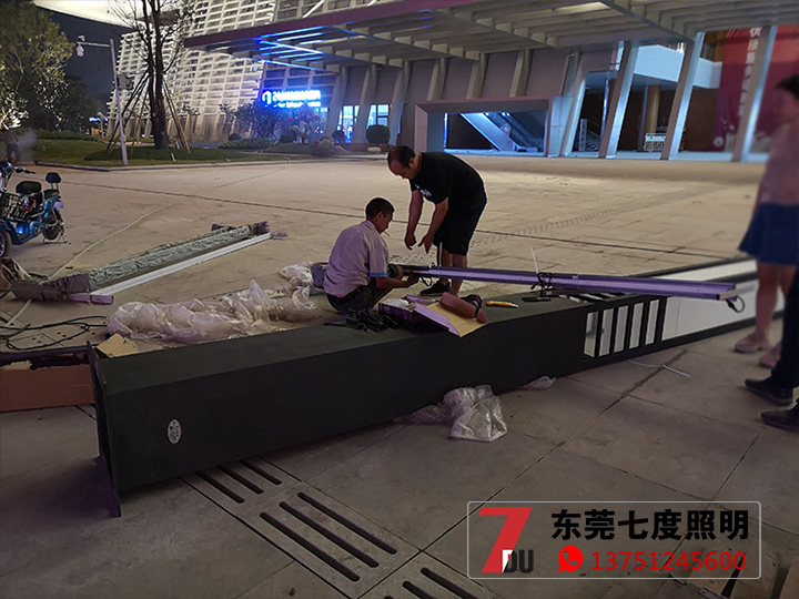 戶外廣場園林景觀燈柱安裝現場實拍